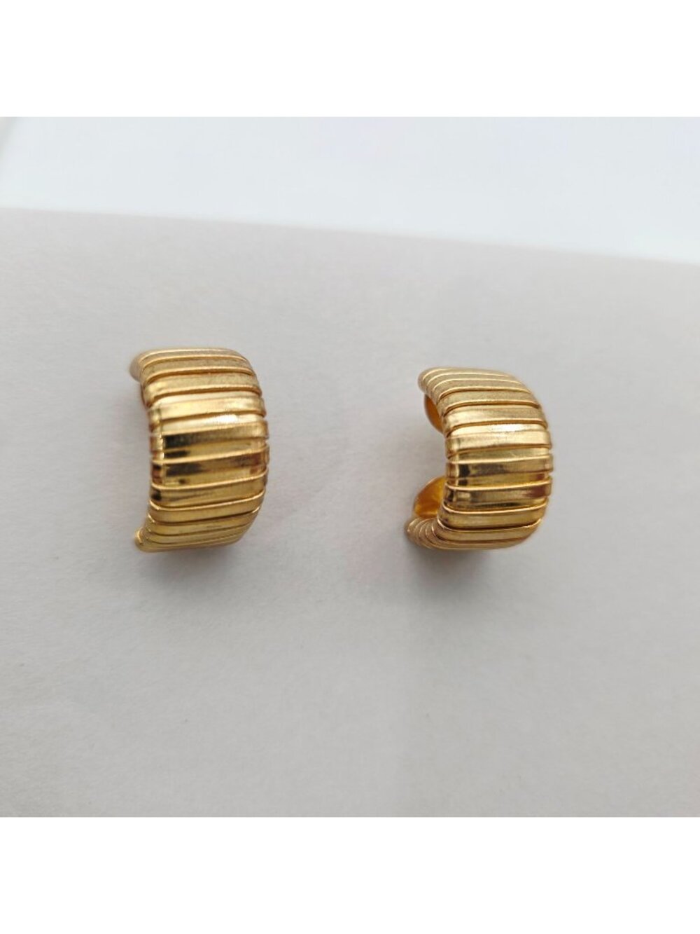 Gold-Tone Ribbed Pierced Earrings Hoop Design 1" Vintage